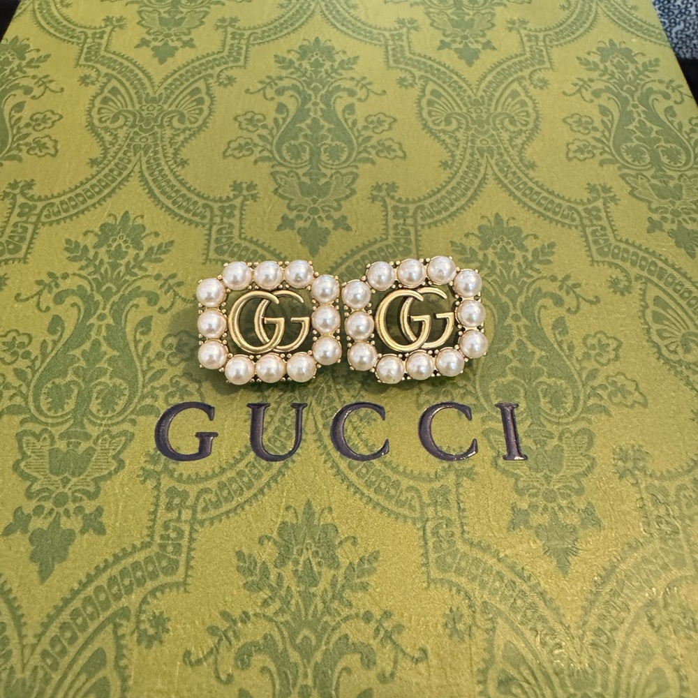 Gucci Gold and Cream Earrings with Luxurious Design - Picture 1 of 4